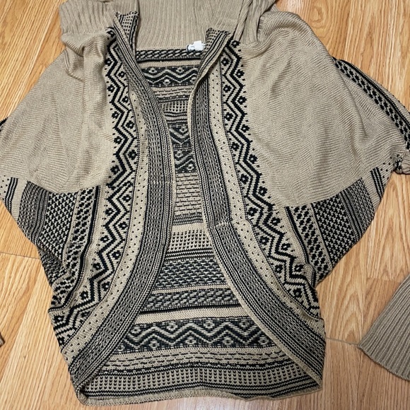Eyeshadow Black and Tan size L unique sweater. Been 💕 before - Picture 2 of 12